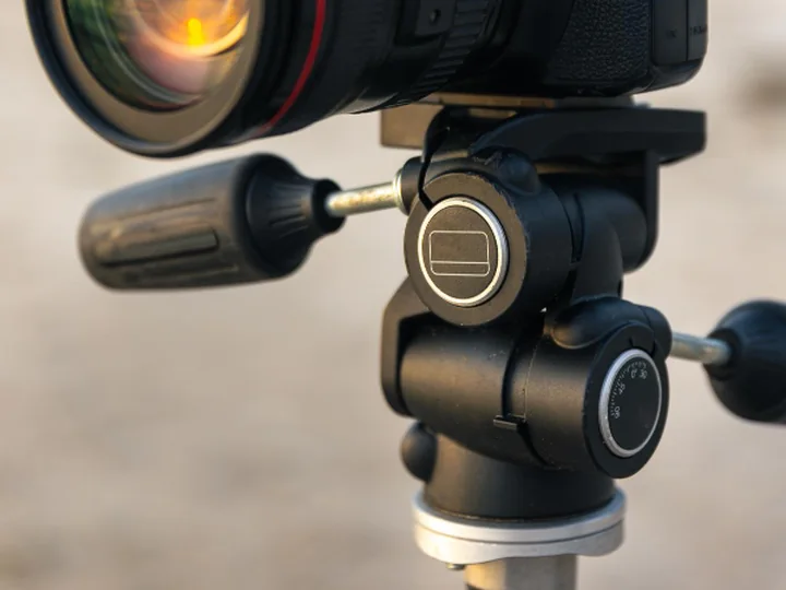 Tripod head and camera detail